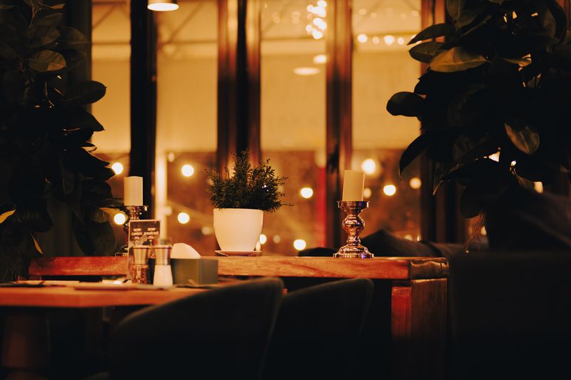 Papa Ginos restaurant interior — warm and welcoming dining experience